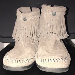 Minnetonka High Top Back Zip Boots